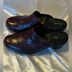 Clarks Burgundy Leather Clogs Mules Slip On Shoes Style‎ 80454 Women Size 8.5